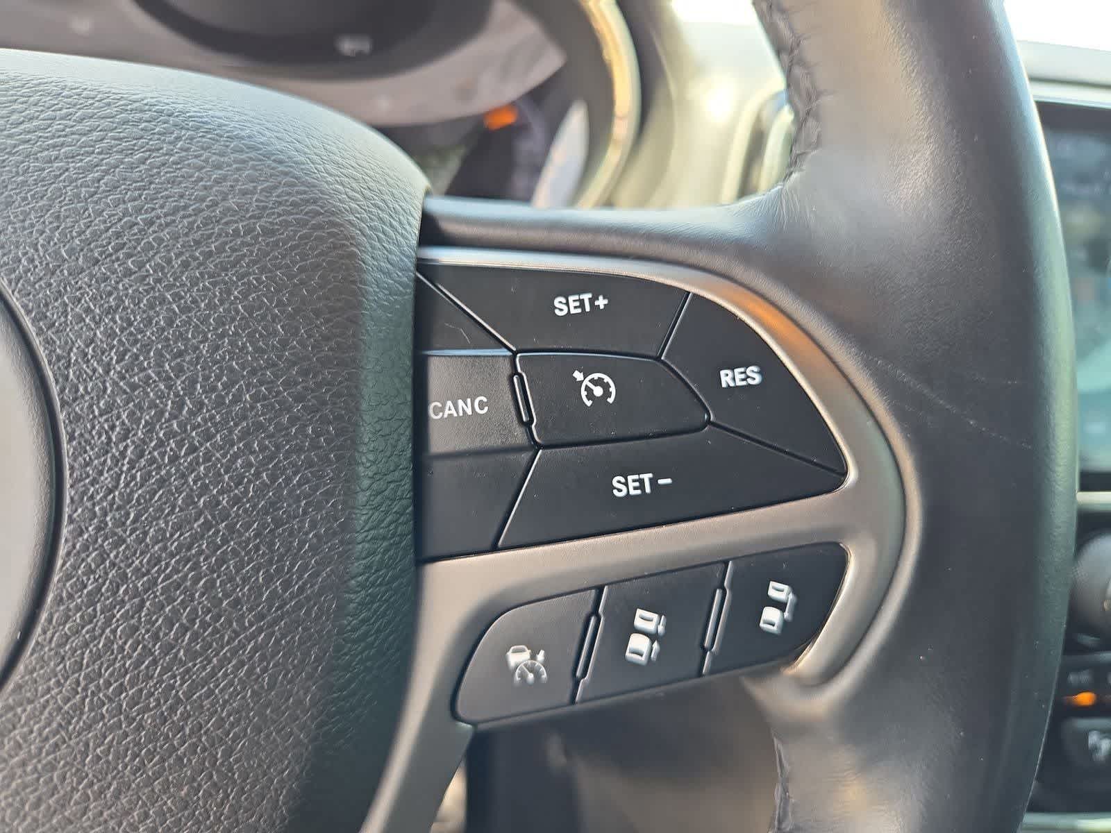 Thumbnail: 2020 Jeep Grand Cherokee - 25