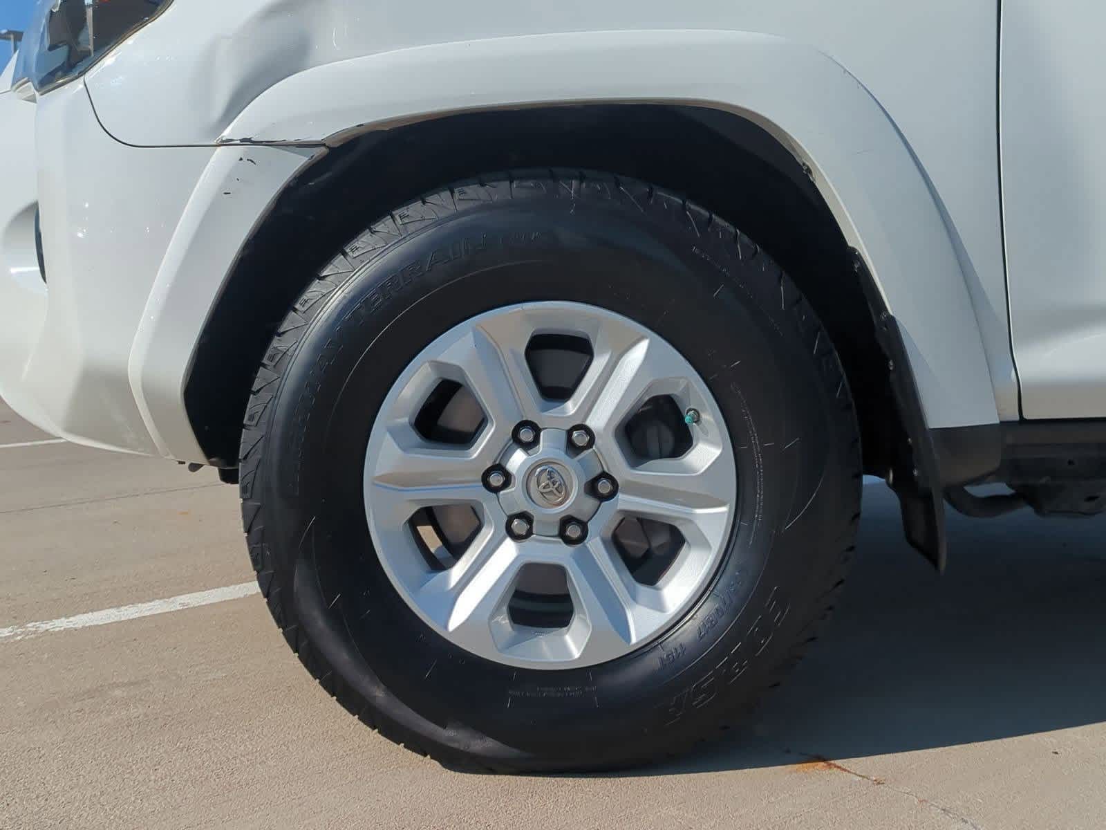 Thumbnail: 2014 Toyota 4Runner - 13