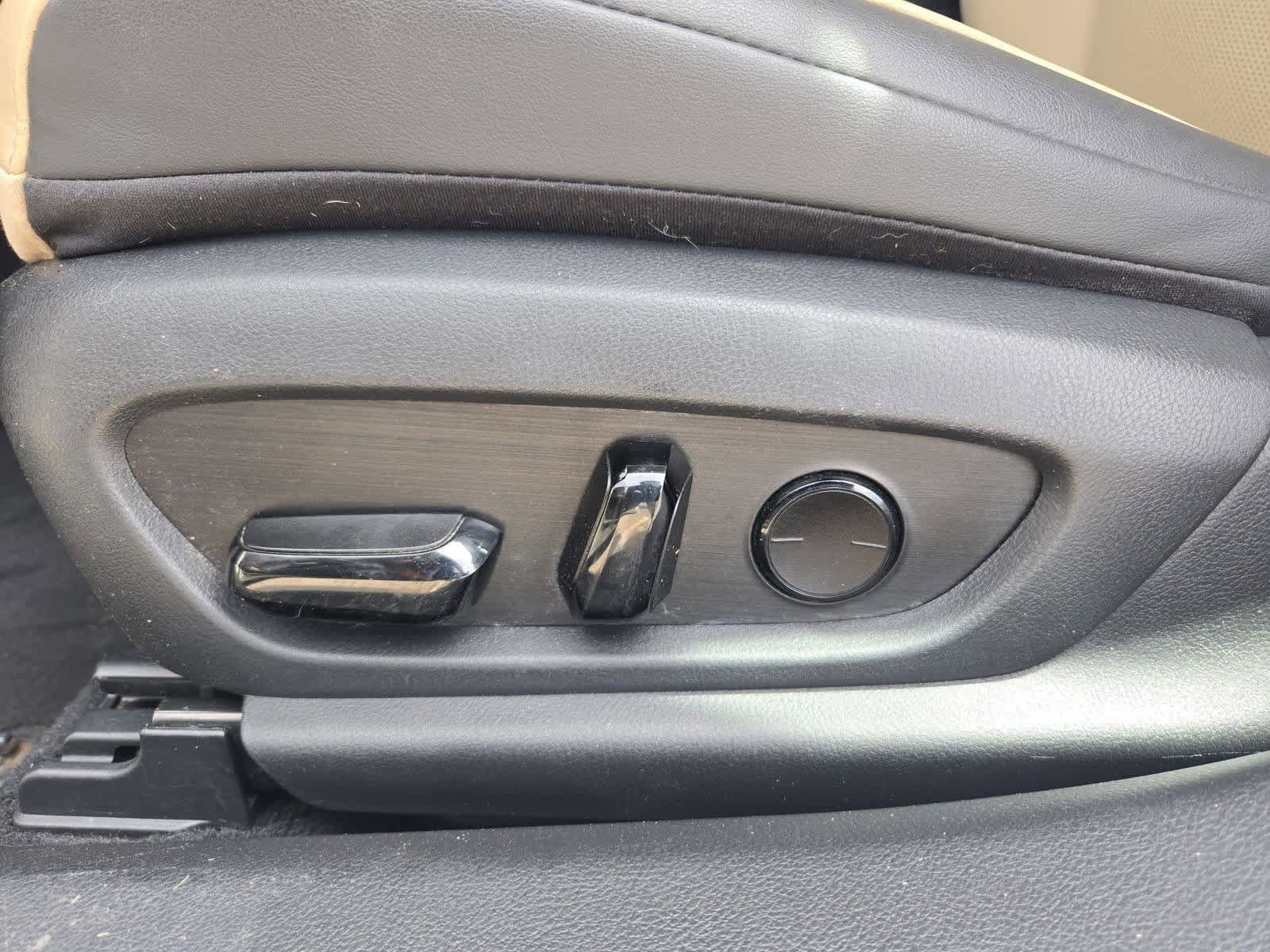 Thumbnail: 2021 Lexus ES - 15