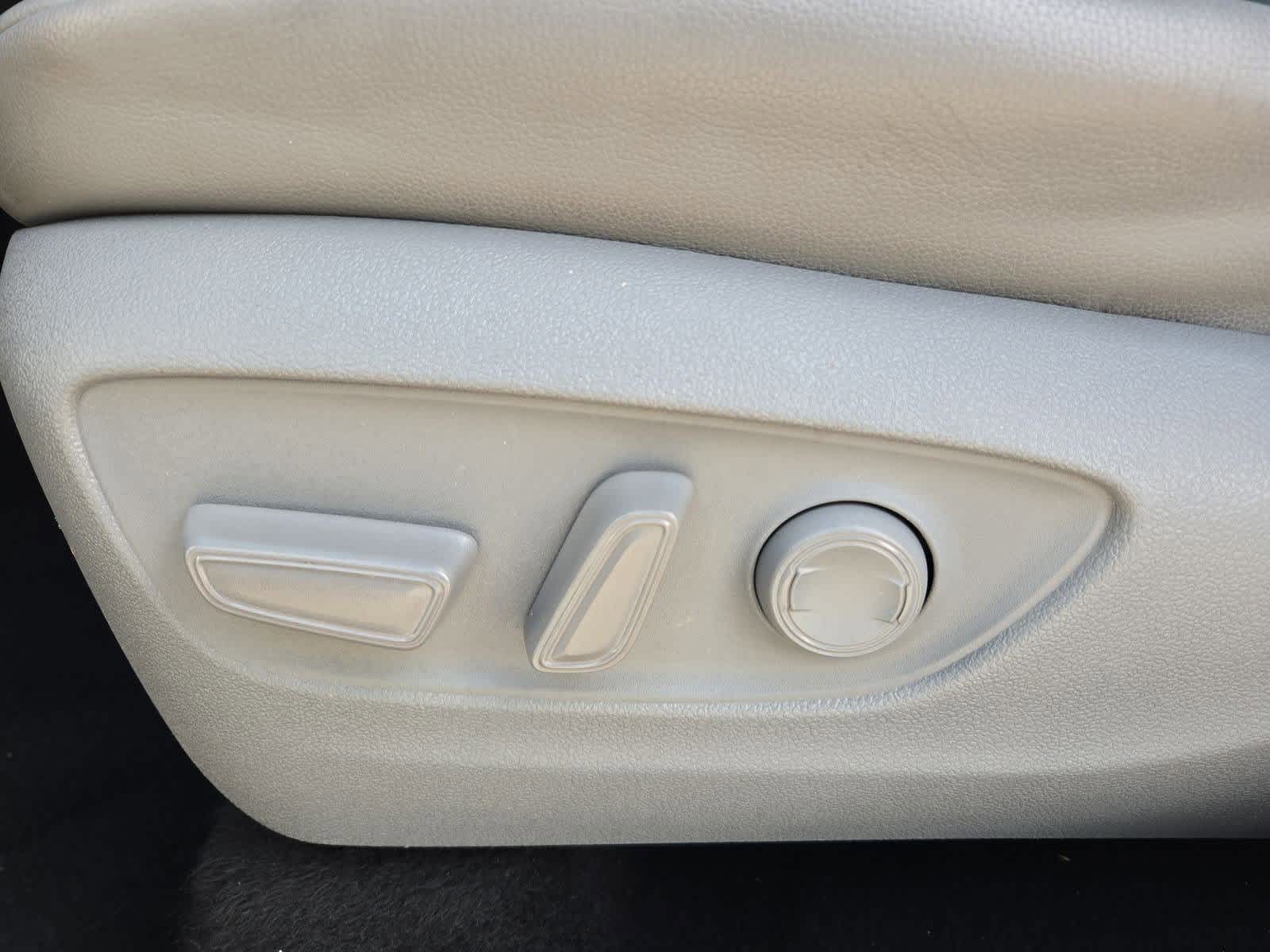 Thumbnail: 2021 Toyota Highlander - 16