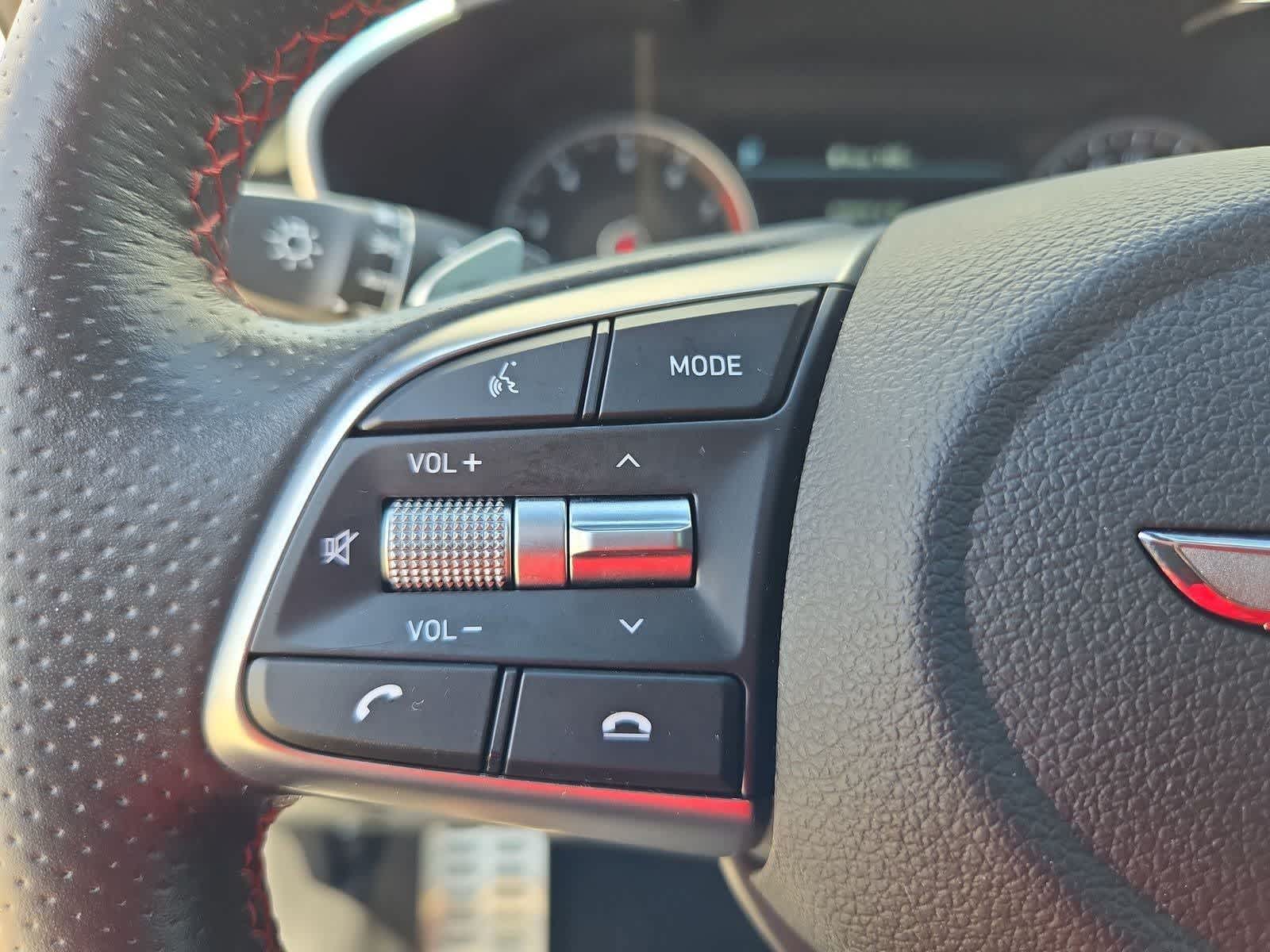 Thumbnail: 2020 Genesis G70 - 23