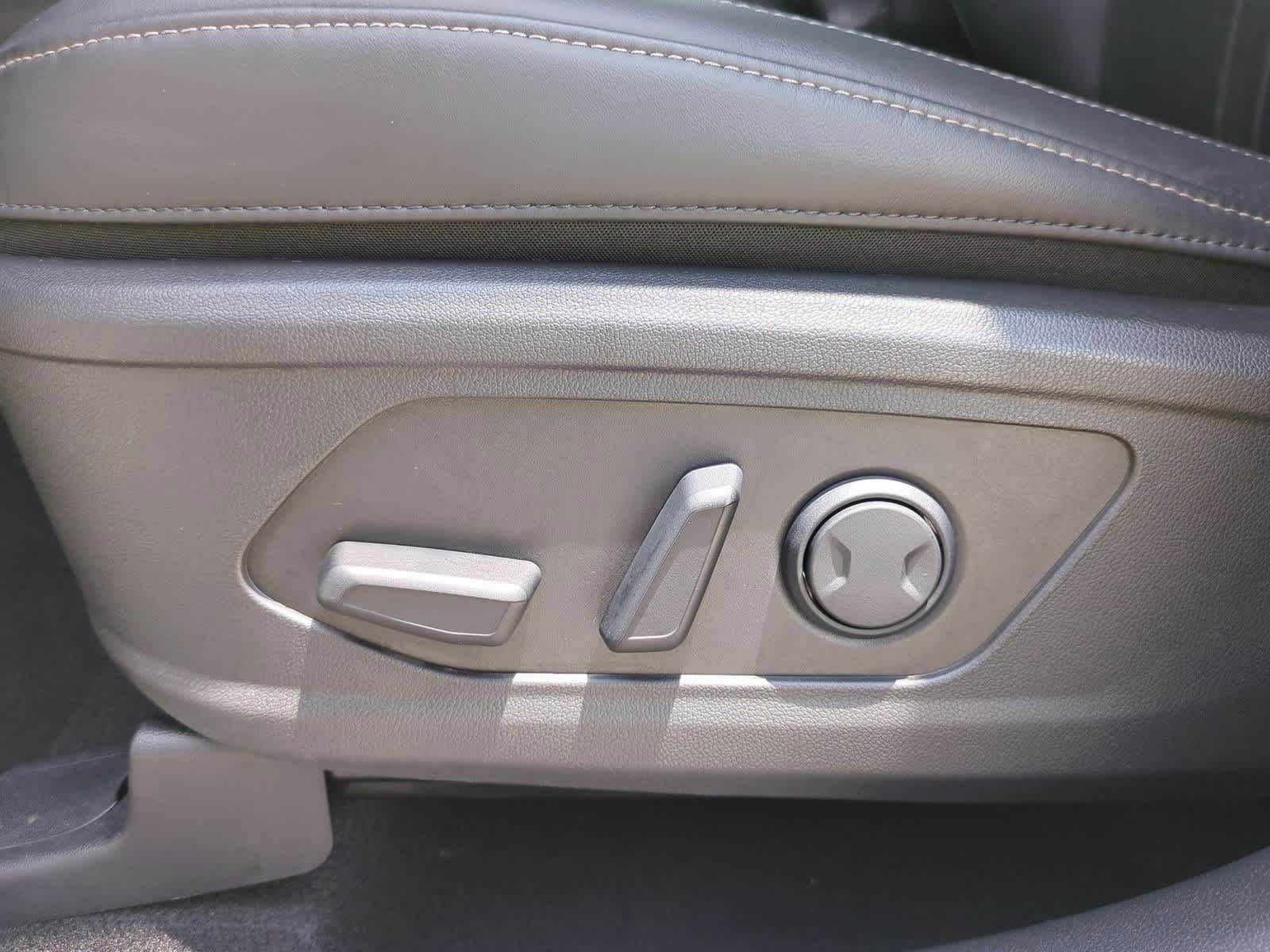 Thumbnail: 2023 Kia Sorento - 16