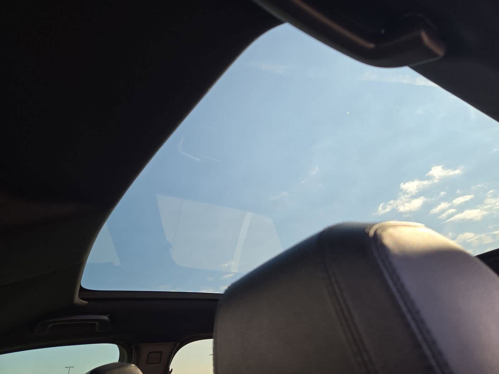 Thumbnail: 2015 Land Rover Discovery Sport - 19