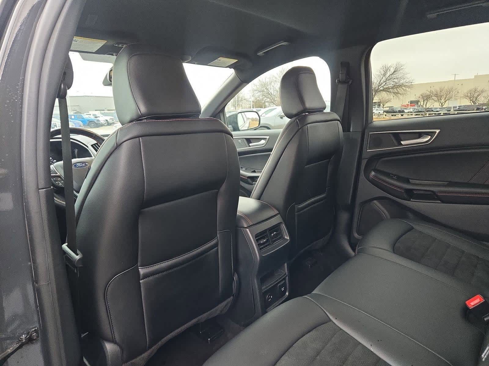 Thumbnail: 2021 Ford Edge - 18