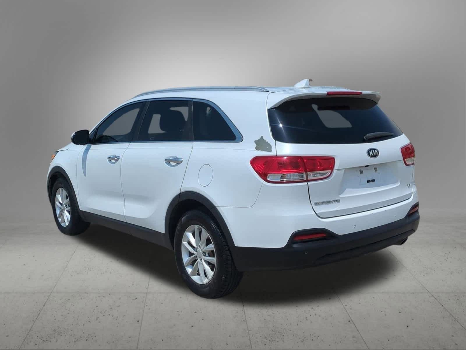Thumbnail: 2016 Kia Sorento - 4
