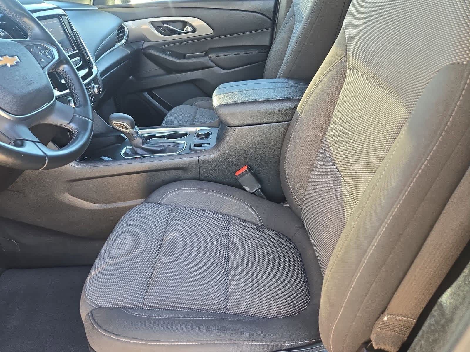 Thumbnail: 2023 Chevrolet Traverse - 16