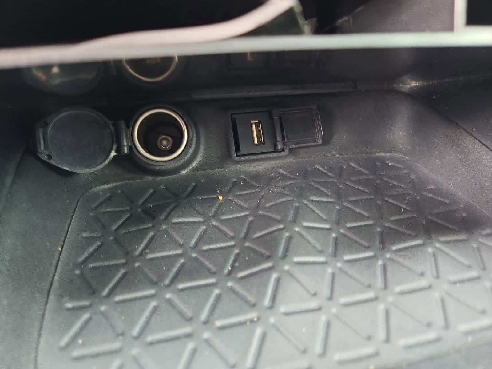 Thumbnail: 2021 Toyota RAV4 - 30