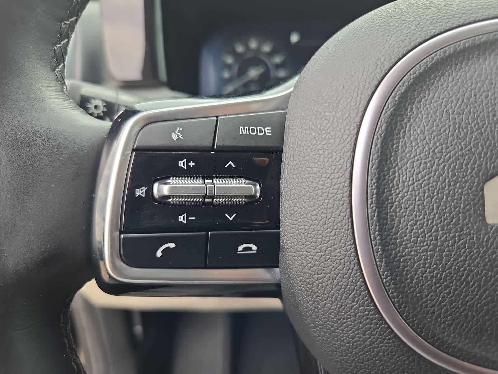 Thumbnail: 2023 Kia Sorento - 23