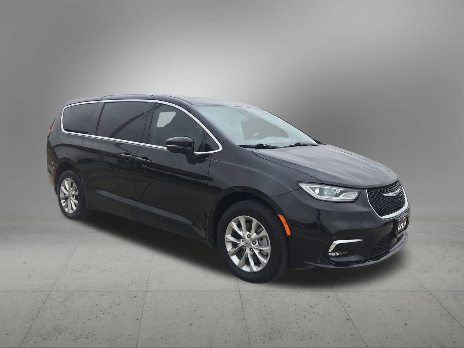 Thumbnail: 2023 Chrysler Pacifica - 8