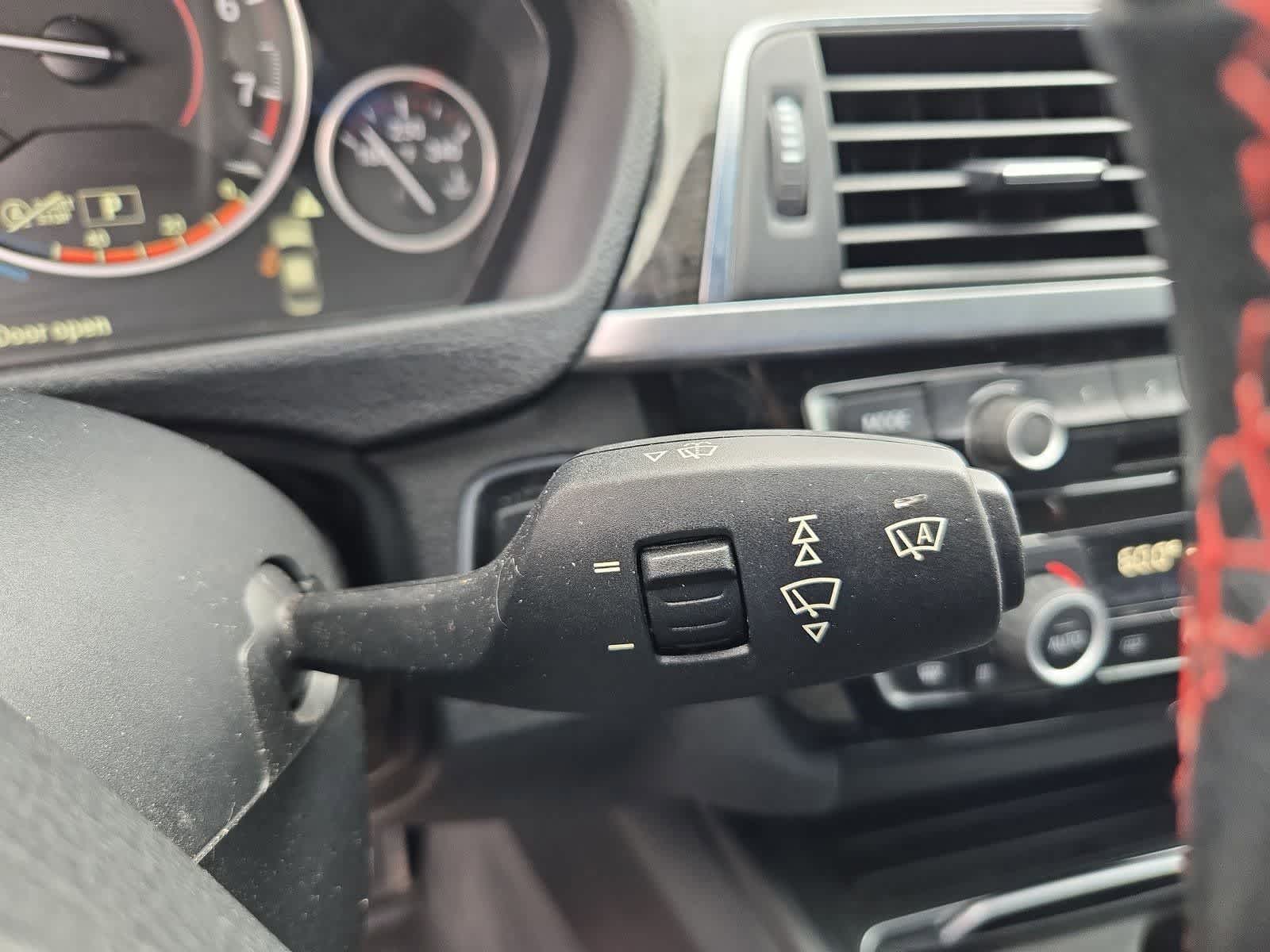 Thumbnail: 2016 BMW 3 Series - 26