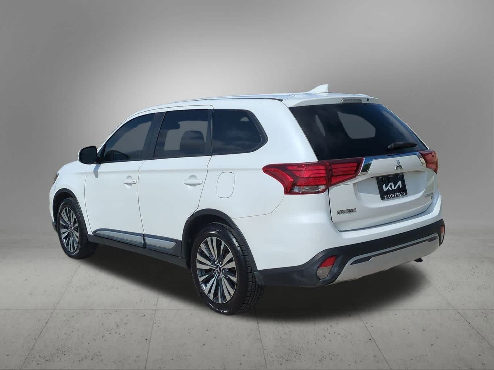 Thumbnail: 2019 Mitsubishi Outlander - 4
