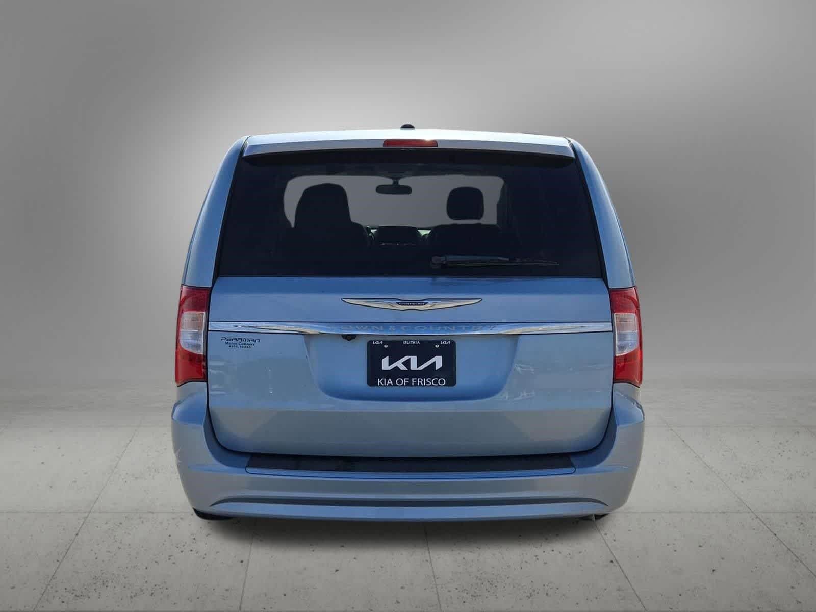 Thumbnail: 2013 Chrysler Town & Country - 5