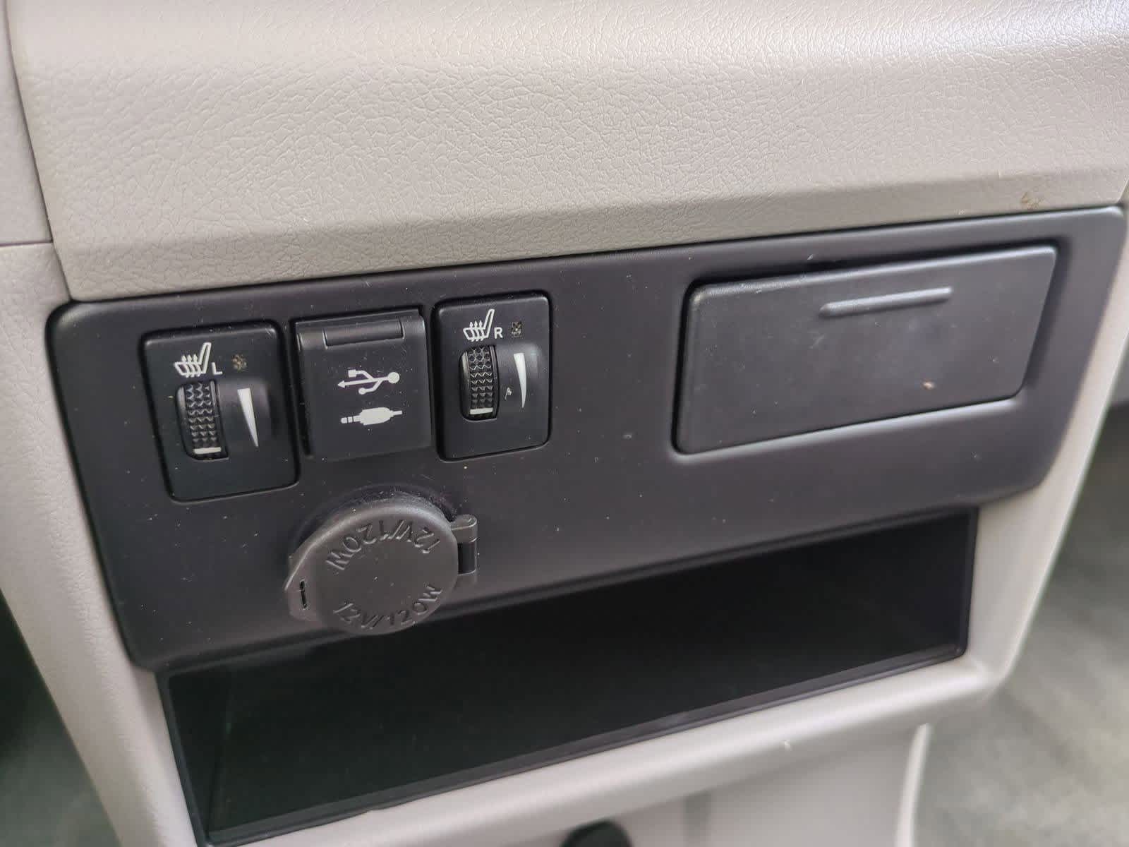 Thumbnail: 2019 Toyota Sienna - 31