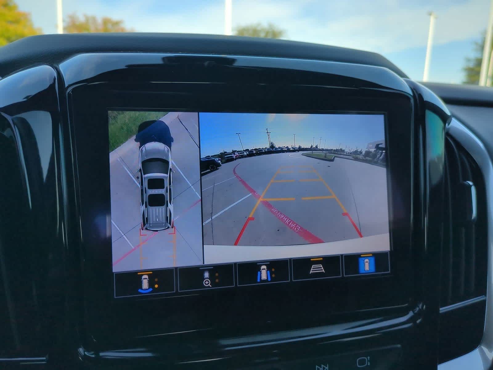 Thumbnail: 2022 Chevrolet Traverse - 29