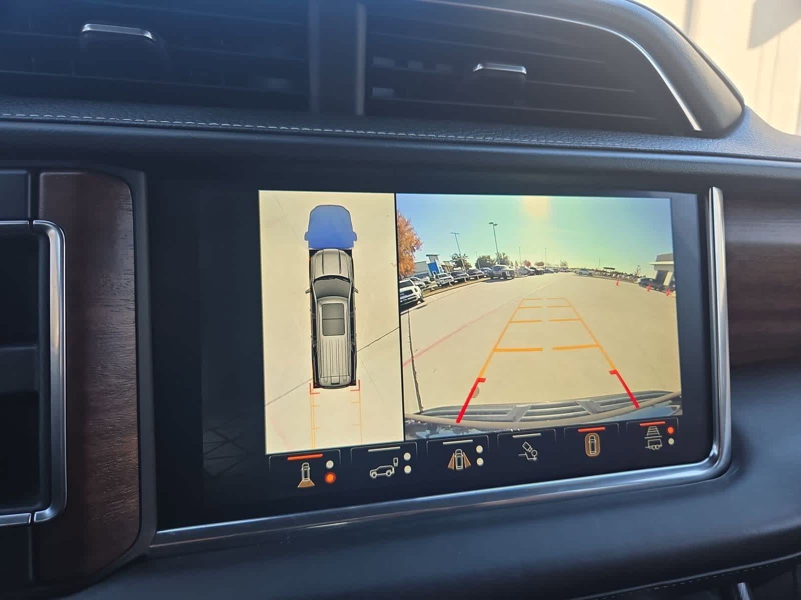 Thumbnail: 2023 GMC Yukon XL - 31