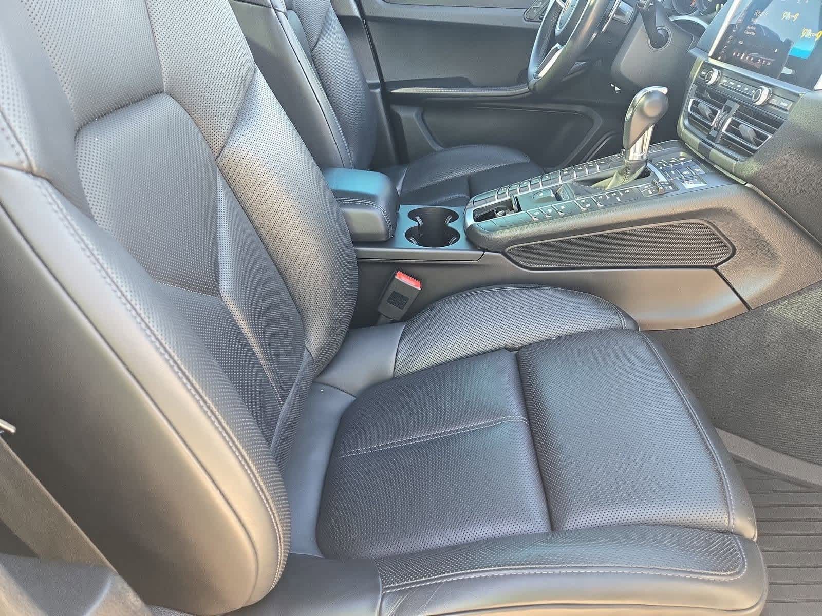 Thumbnail: 2020 Porsche Macan - 22