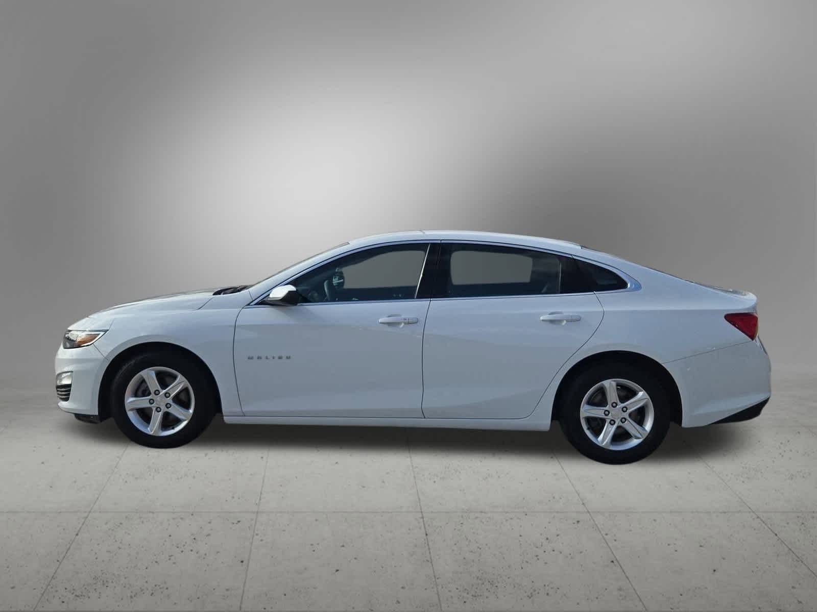 Thumbnail: 2022 Chevrolet Malibu - 3