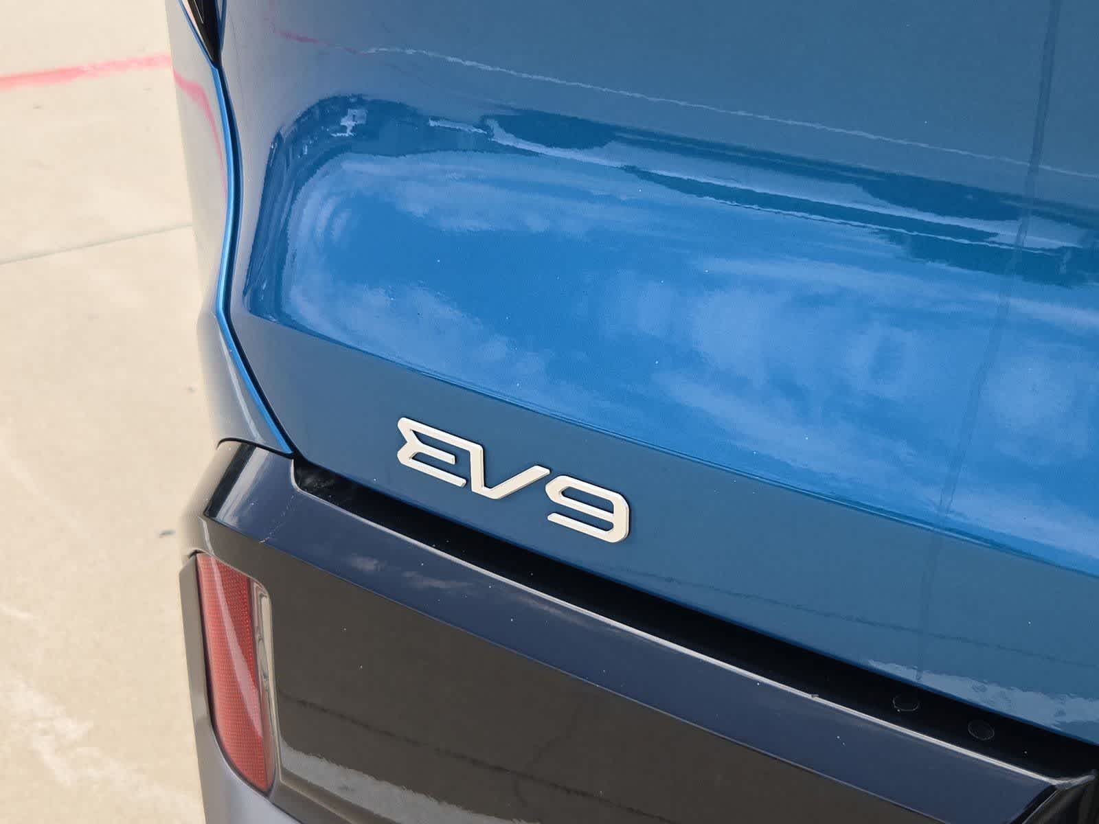 Thumbnail: 2024 Kia EV9 - 10