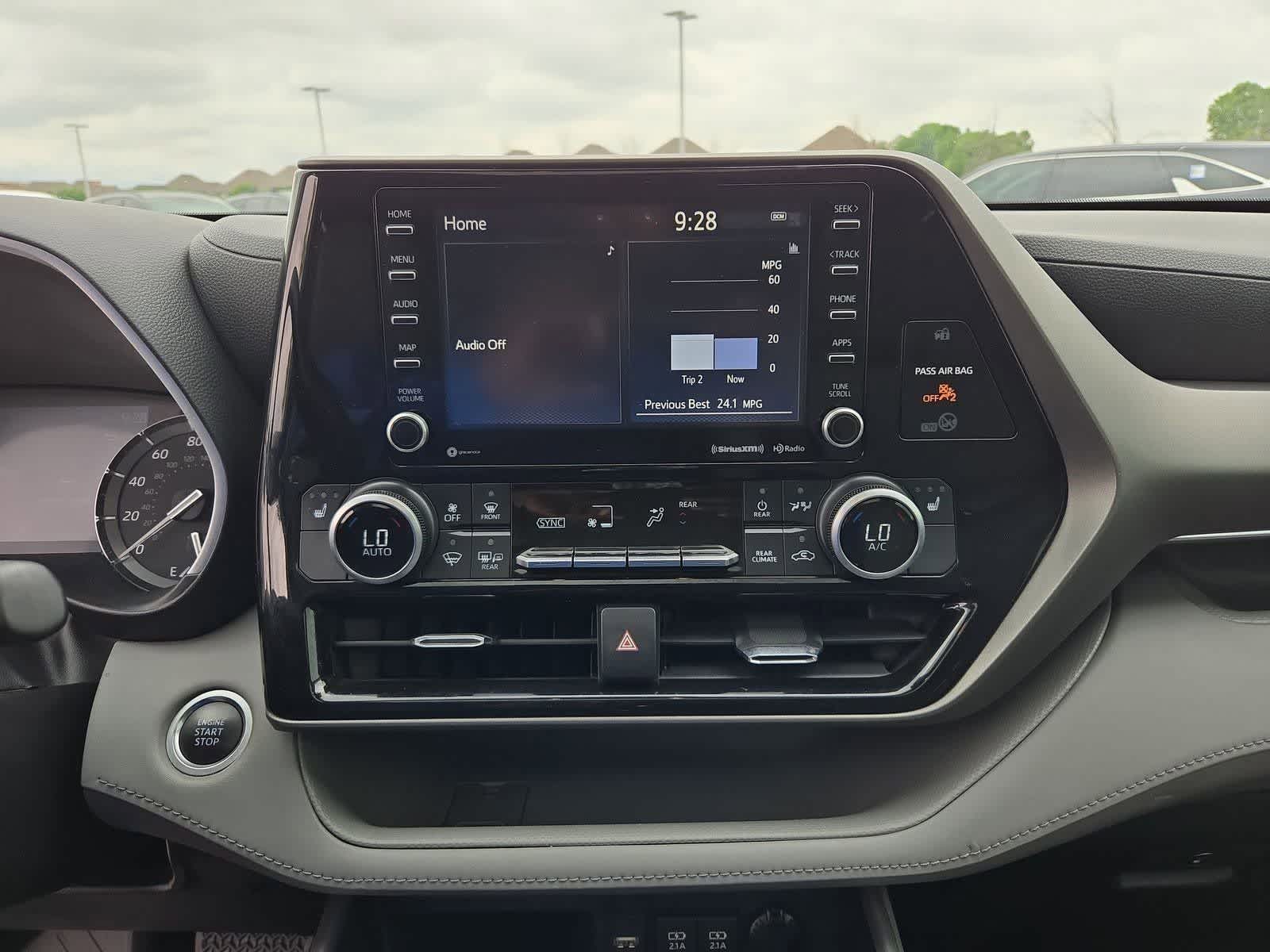 Thumbnail: 2021 Toyota Highlander - 28