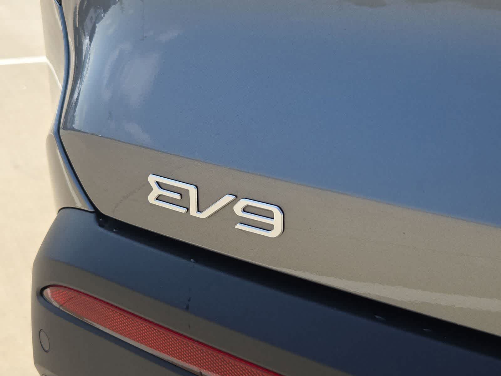 Thumbnail: 2024 Kia EV9 - 11