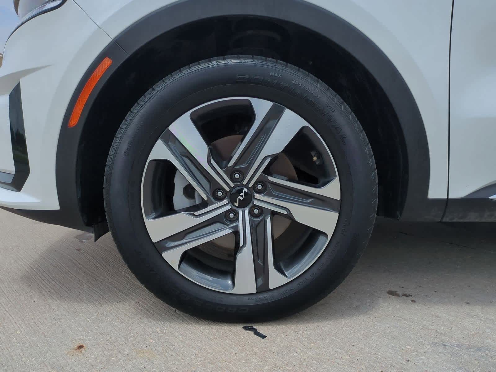 Thumbnail: 2023 Kia Sorento - 12