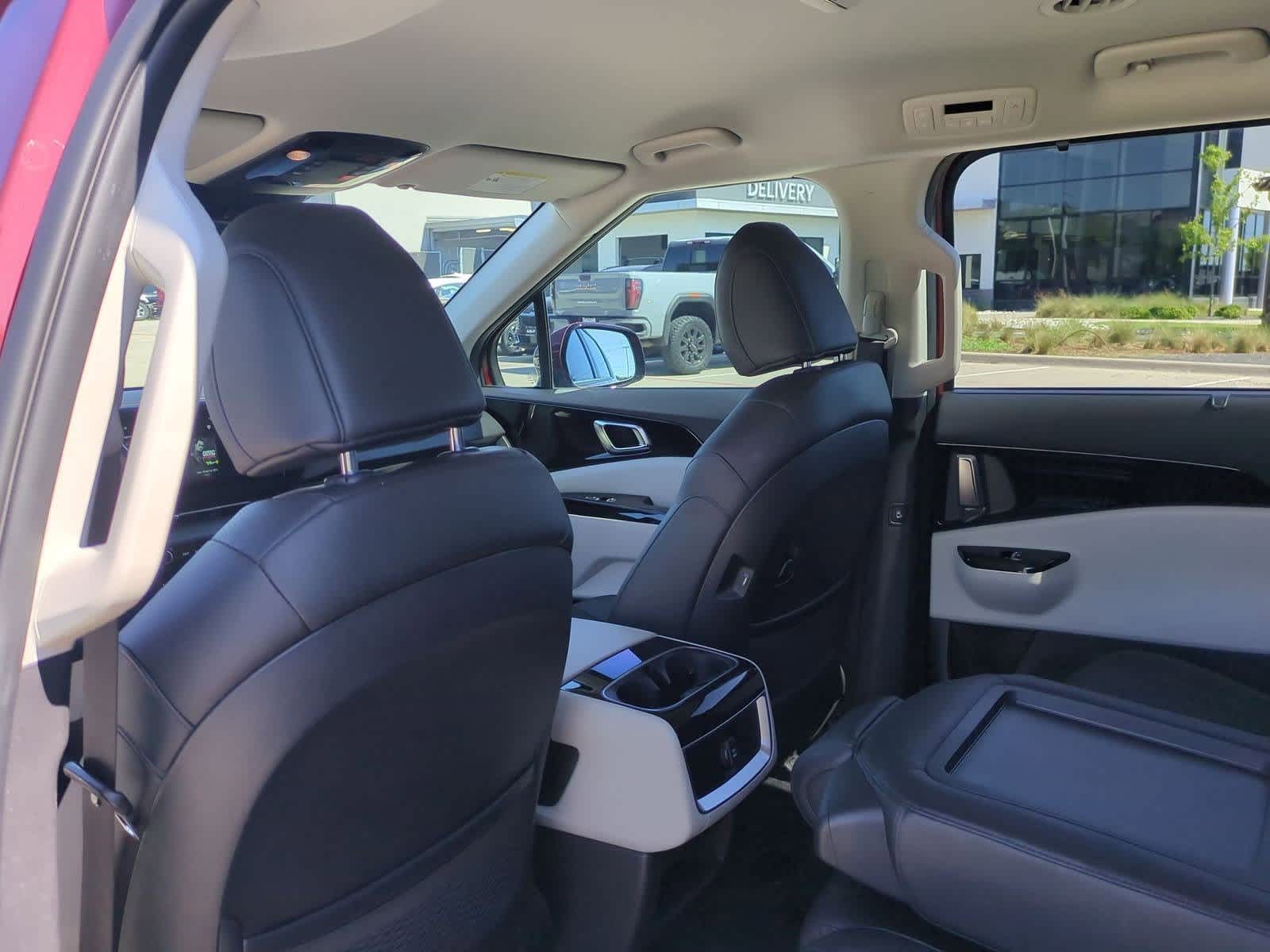 Thumbnail: 2023 Kia Carnival - 17