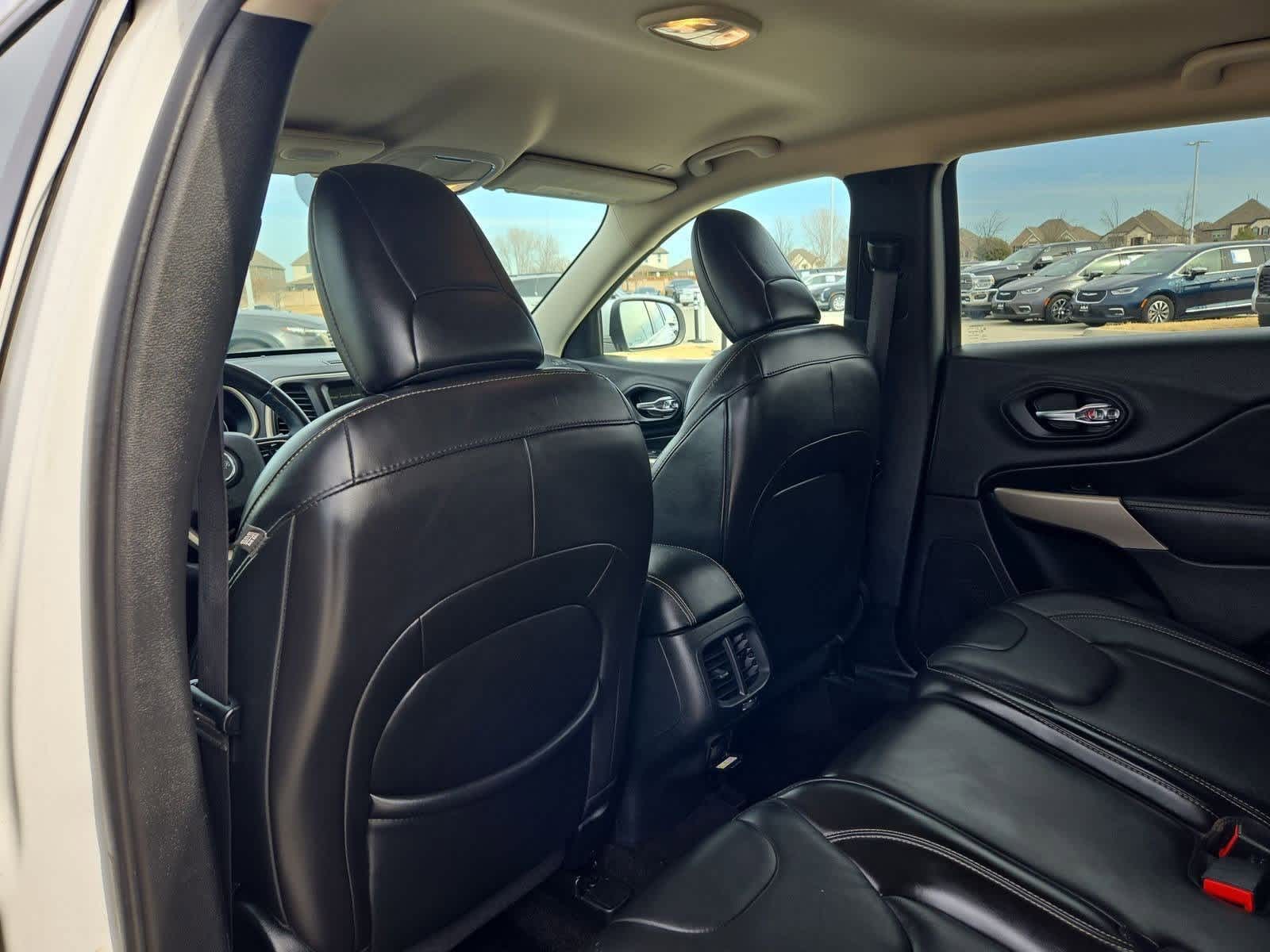 Thumbnail: 2018 Jeep Cherokee - 18