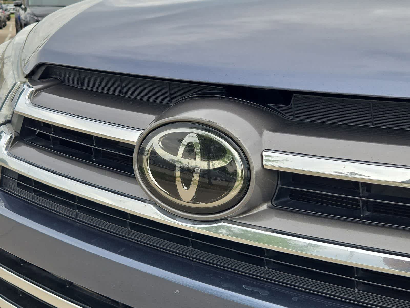 Thumbnail: 2019 Toyota Highlander - 11
