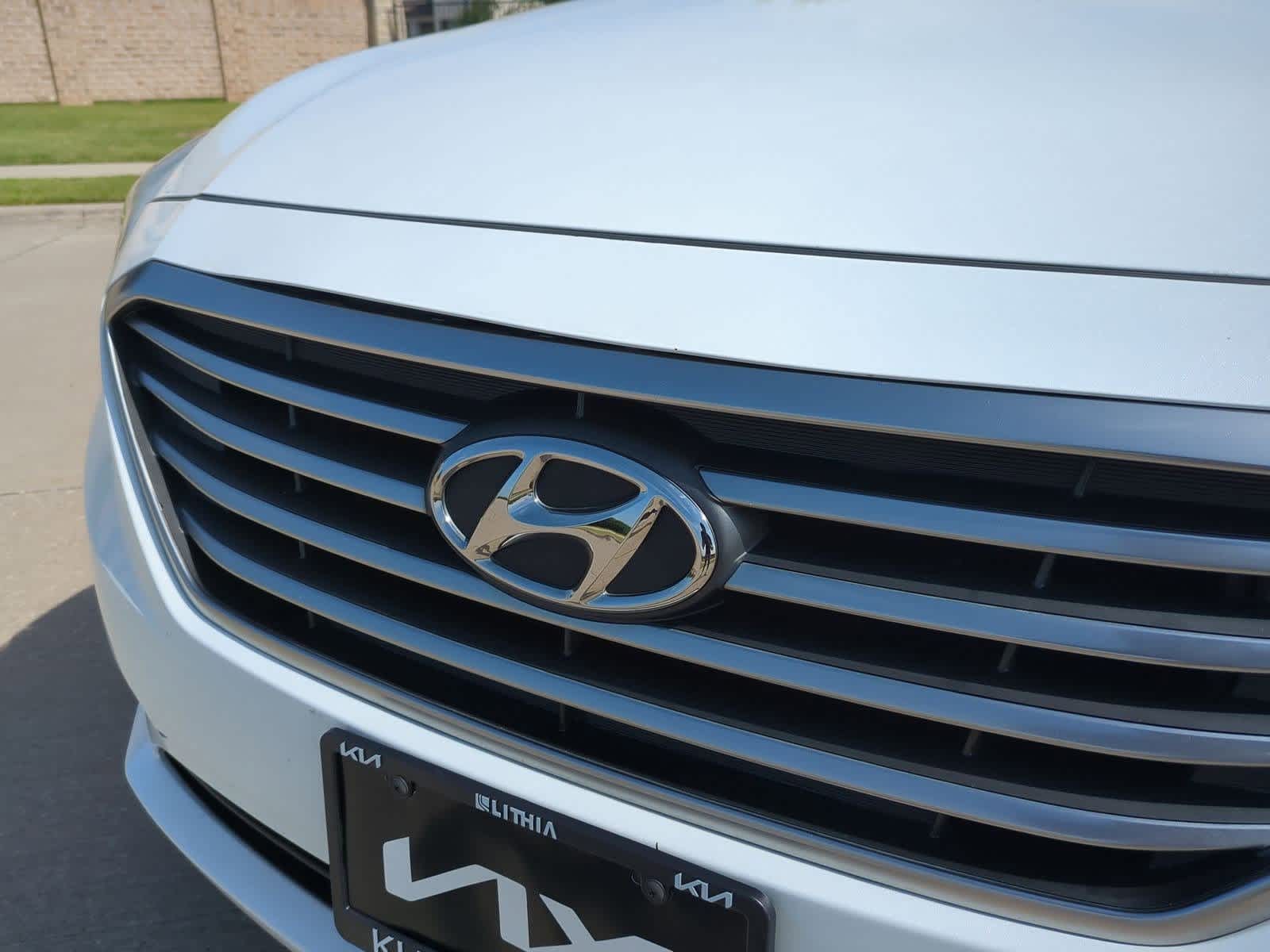 Thumbnail: 2016 Hyundai Sonata - 10