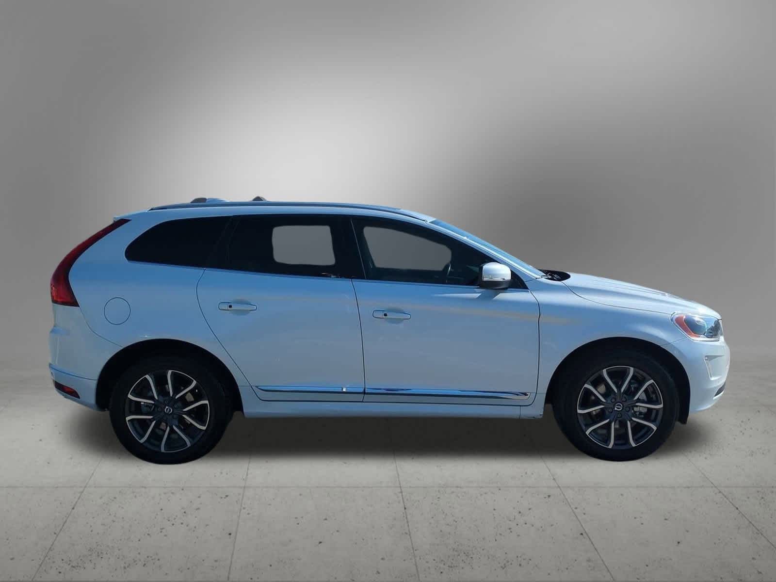 Thumbnail: 2016 Volvo XC60 - 7