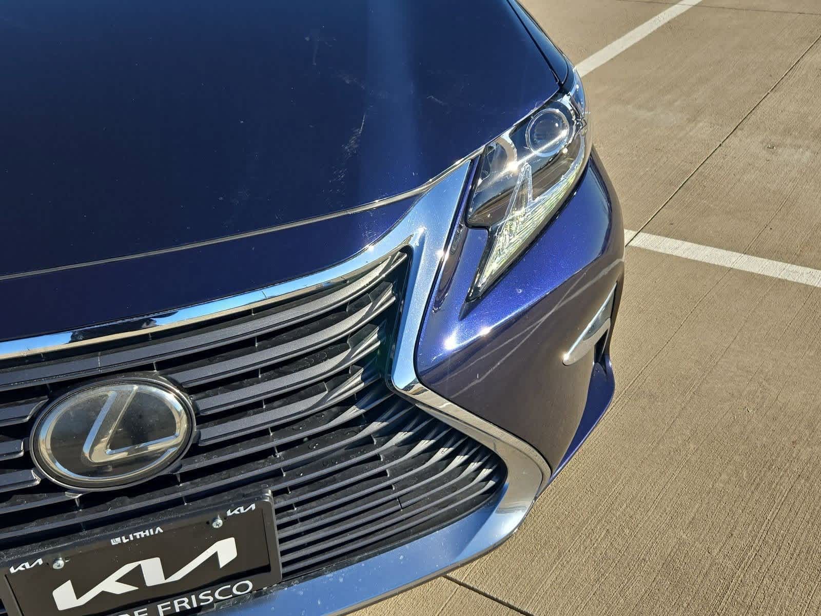 Thumbnail: 2017 Lexus ES - 11