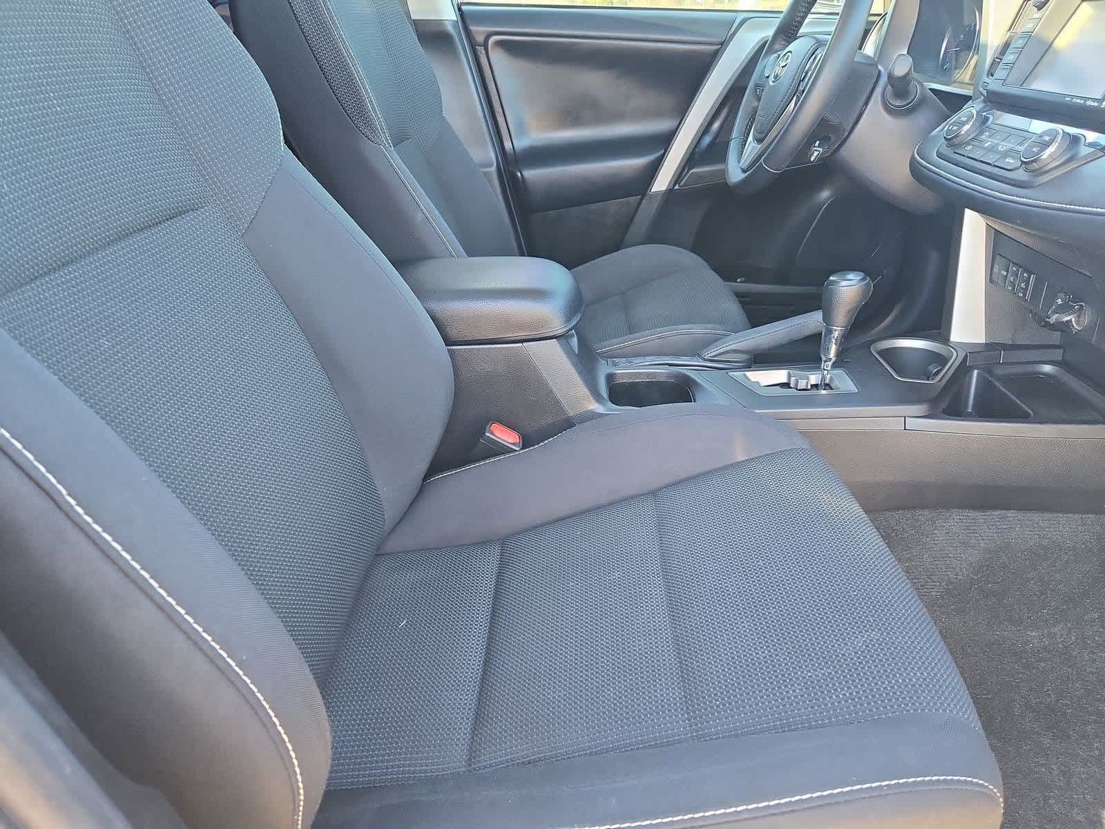 Thumbnail: 2018 Toyota RAV4 - 23