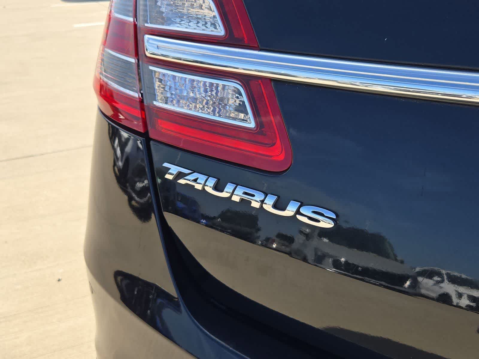 Thumbnail: 2017 Ford Taurus - 11