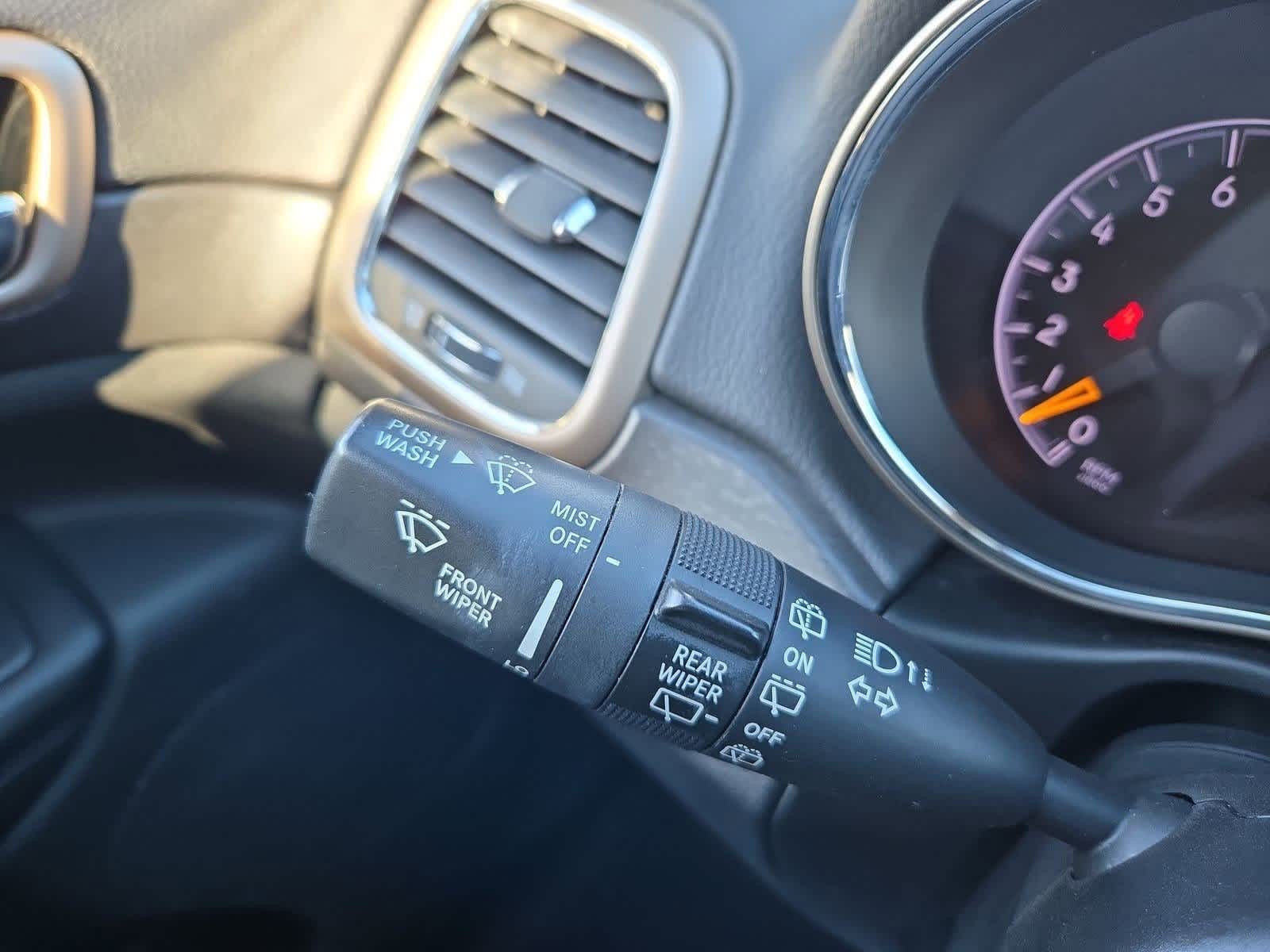 Thumbnail: 2016 Jeep Grand Cherokee - 25