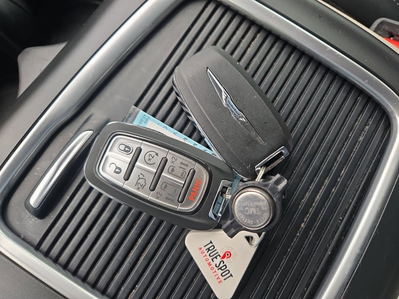 Thumbnail: 2023 Chrysler Pacifica - 33