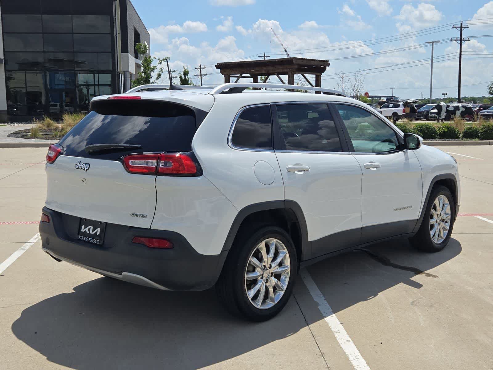 Thumbnail: 2017 Jeep Cherokee - 6