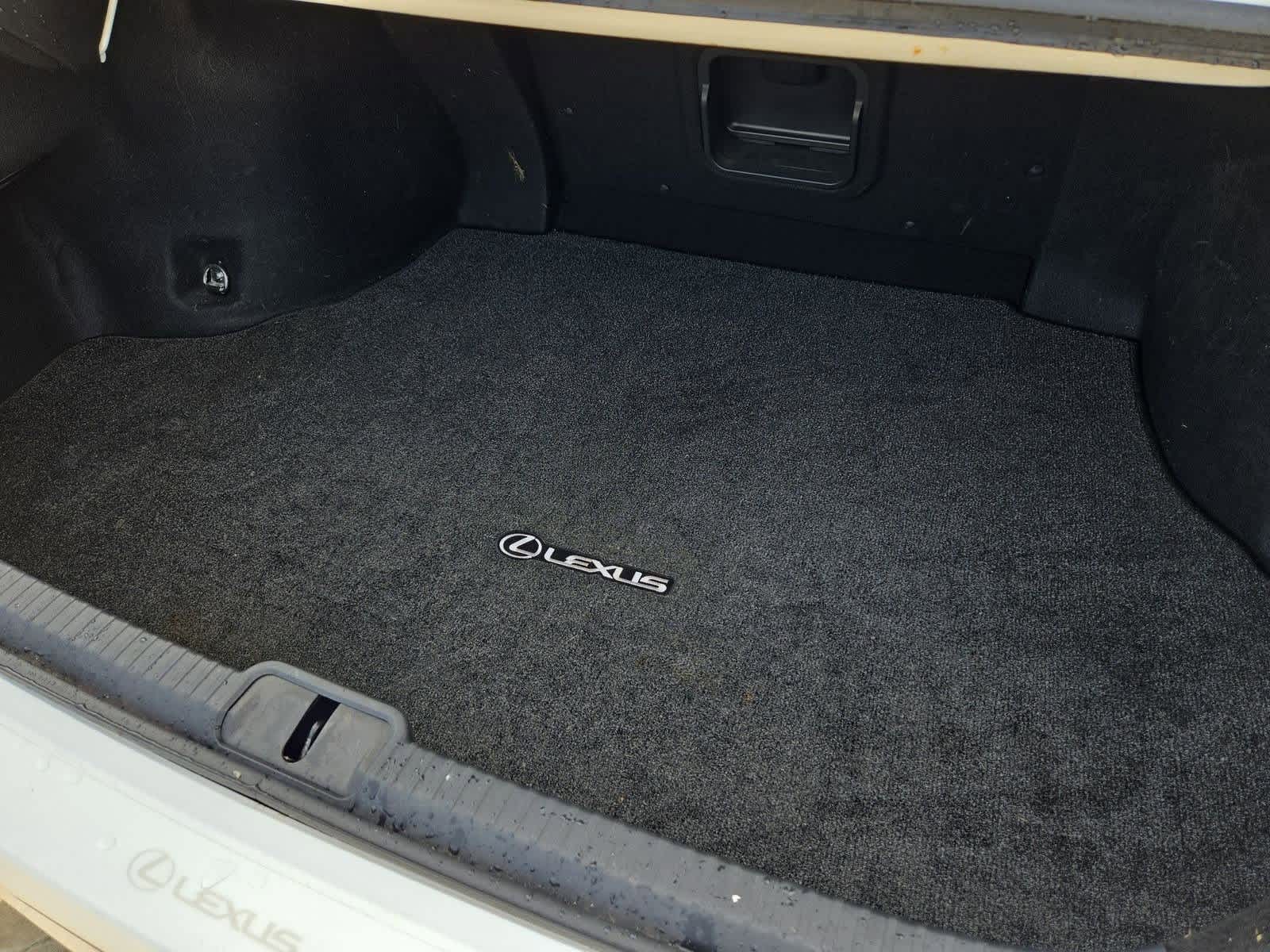 Thumbnail: 2021 Lexus ES - 33