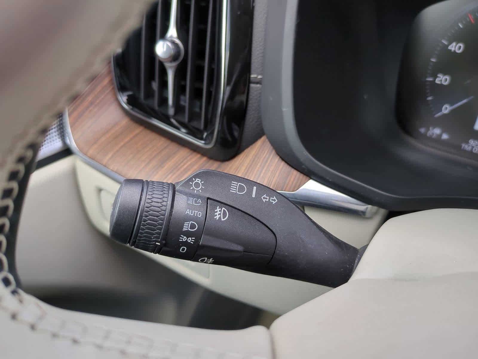 Thumbnail: 2019 Volvo XC60 - 27