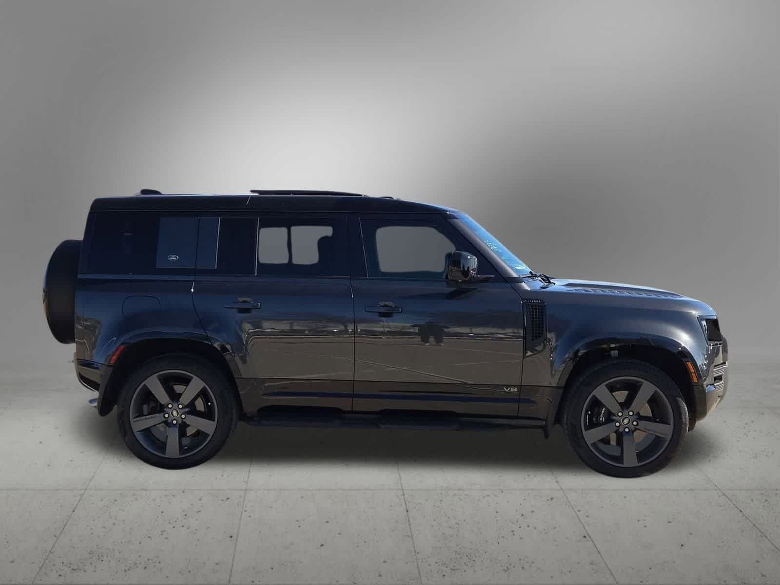 Thumbnail: 2023 Land Rover Defender - 7