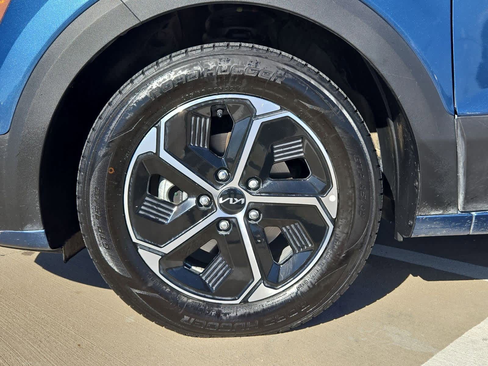 Thumbnail: 2023 Kia Niro - 12