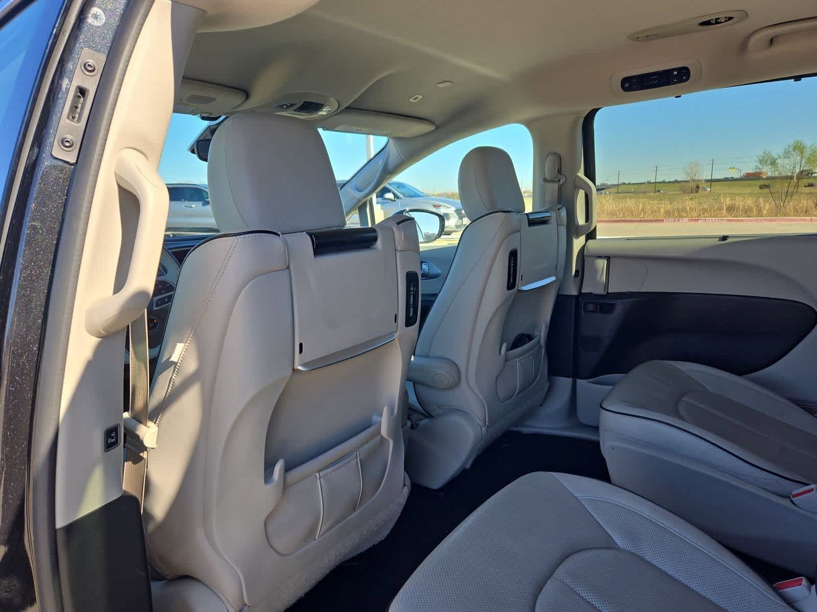 Thumbnail: 2018 Chrysler Pacifica - 17