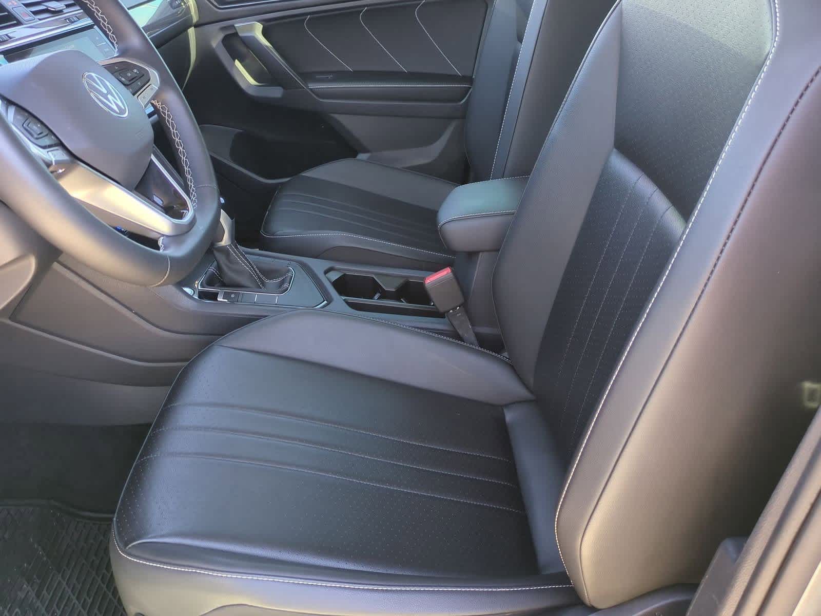 Thumbnail: 2022 Volkswagen Tiguan - 15