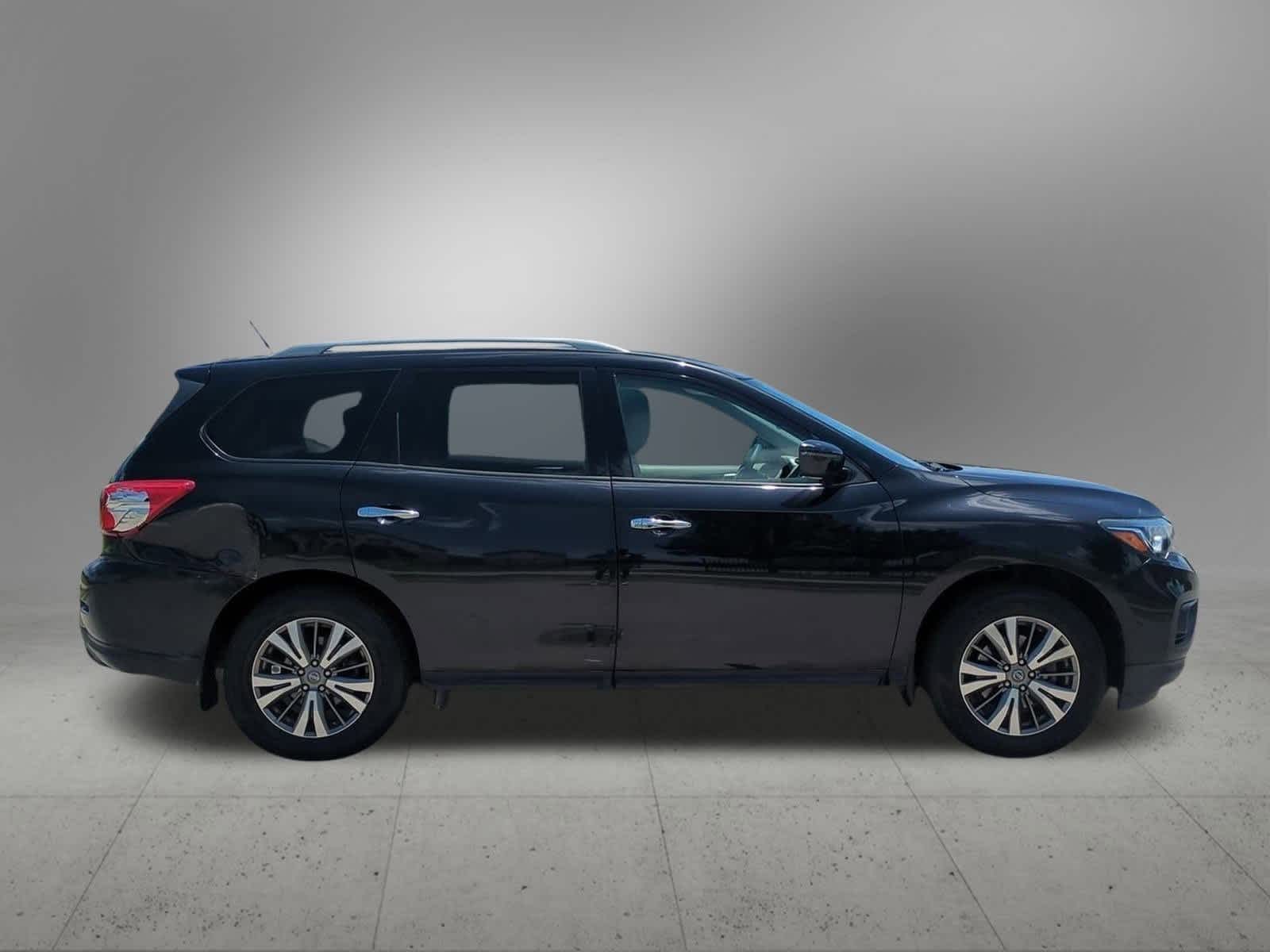 Thumbnail: 2018 Nissan Pathfinder - 7