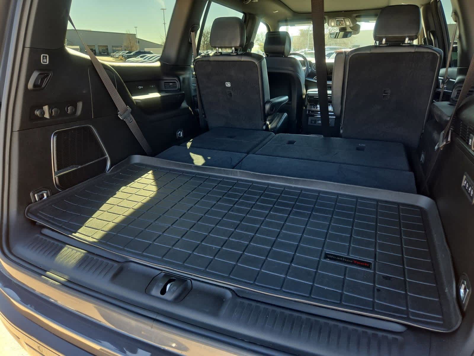 Thumbnail: 2023 Jeep Wagoneer - 35