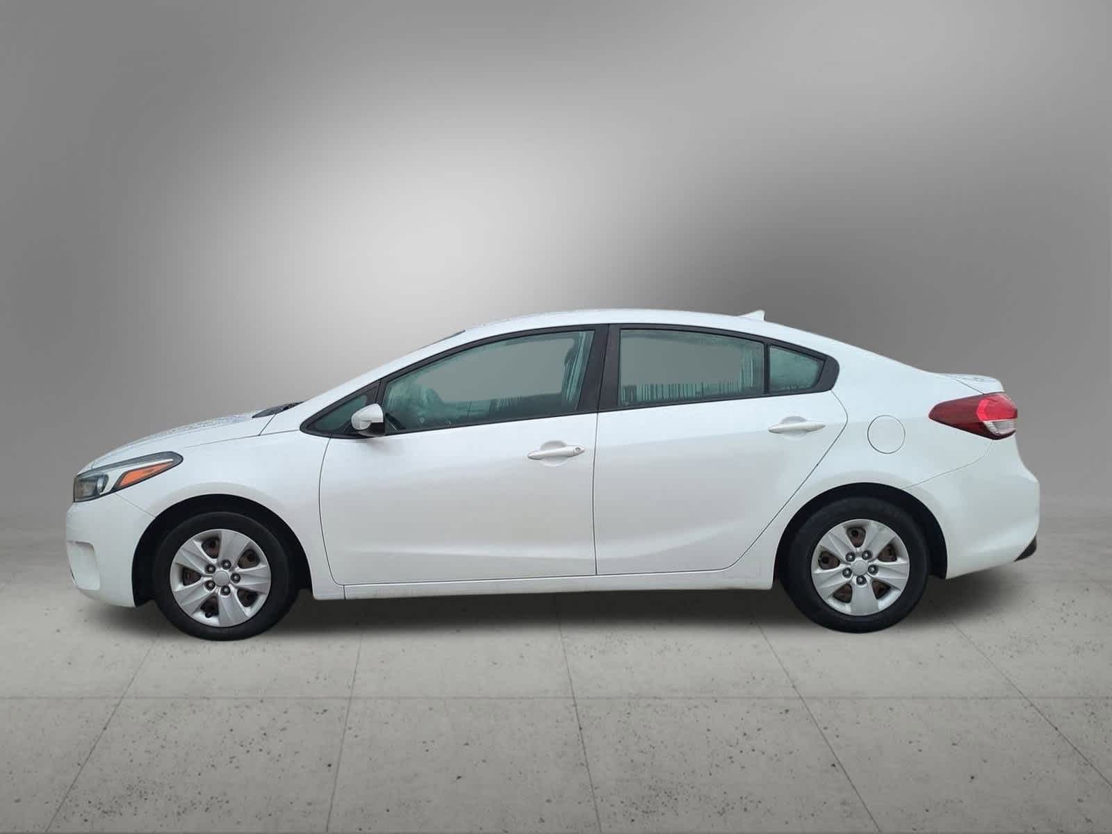 Thumbnail: 2017 Kia Forte - 3