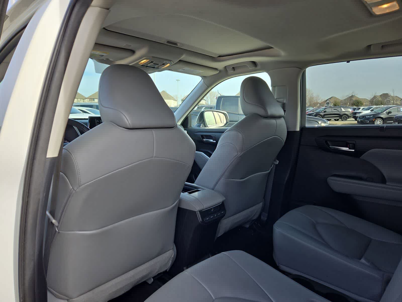 Thumbnail: 2021 Toyota Highlander - 17