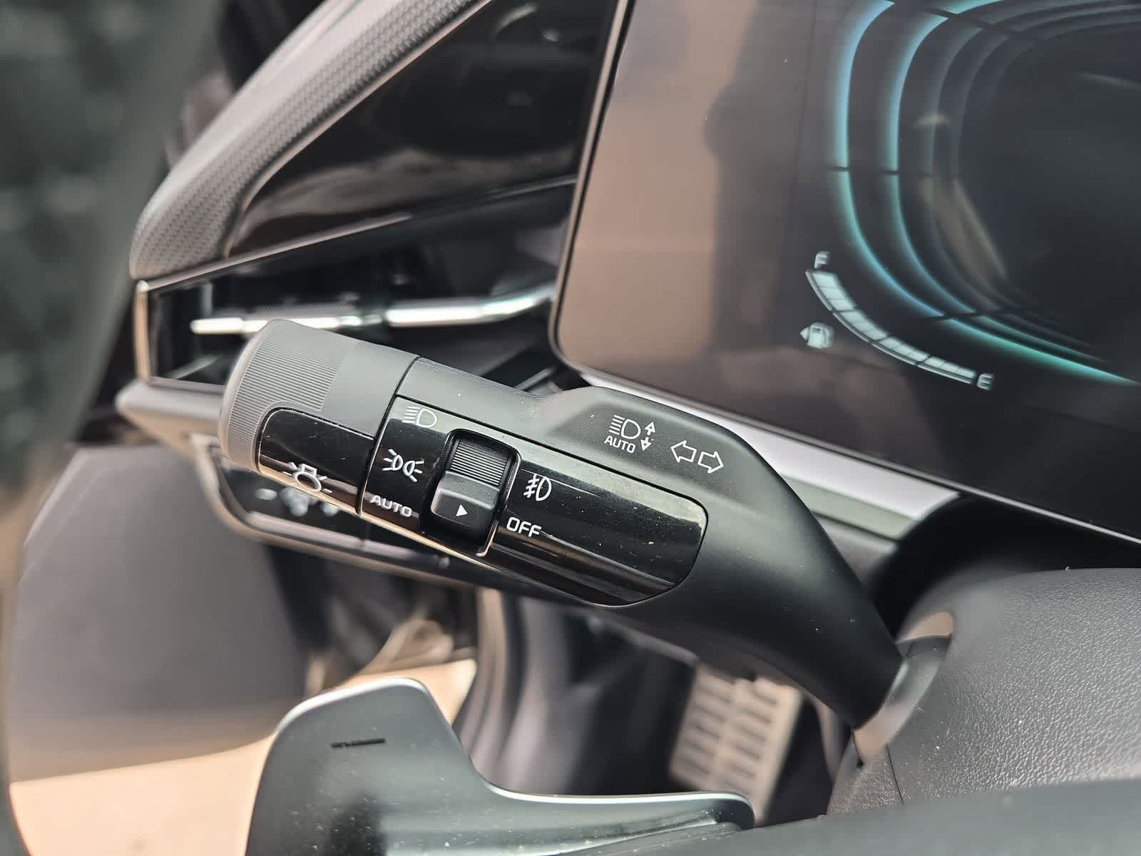 Thumbnail: 2023 Kia Niro - 27