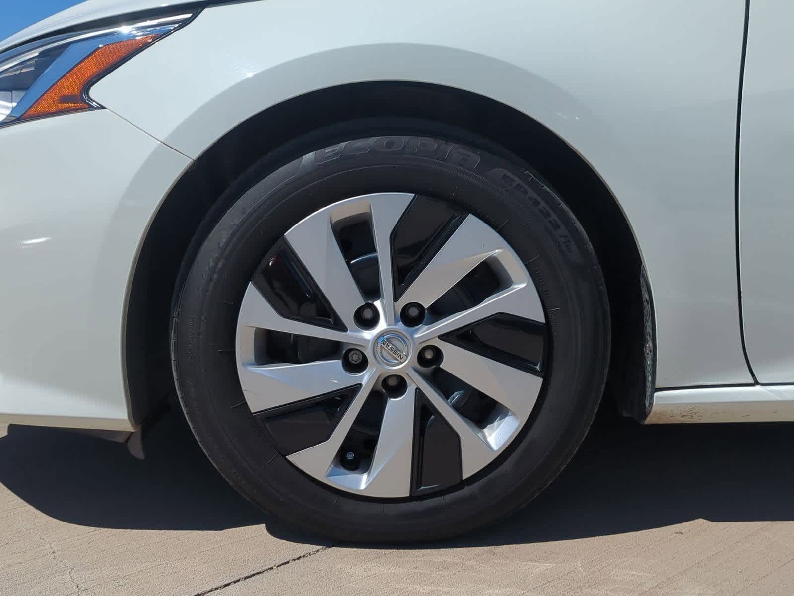 Thumbnail: 2020 Nissan Altima - 11