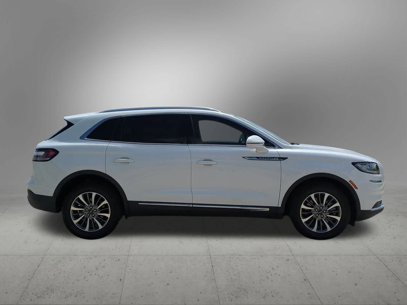 Thumbnail: 2022 Lincoln Nautilus - 7