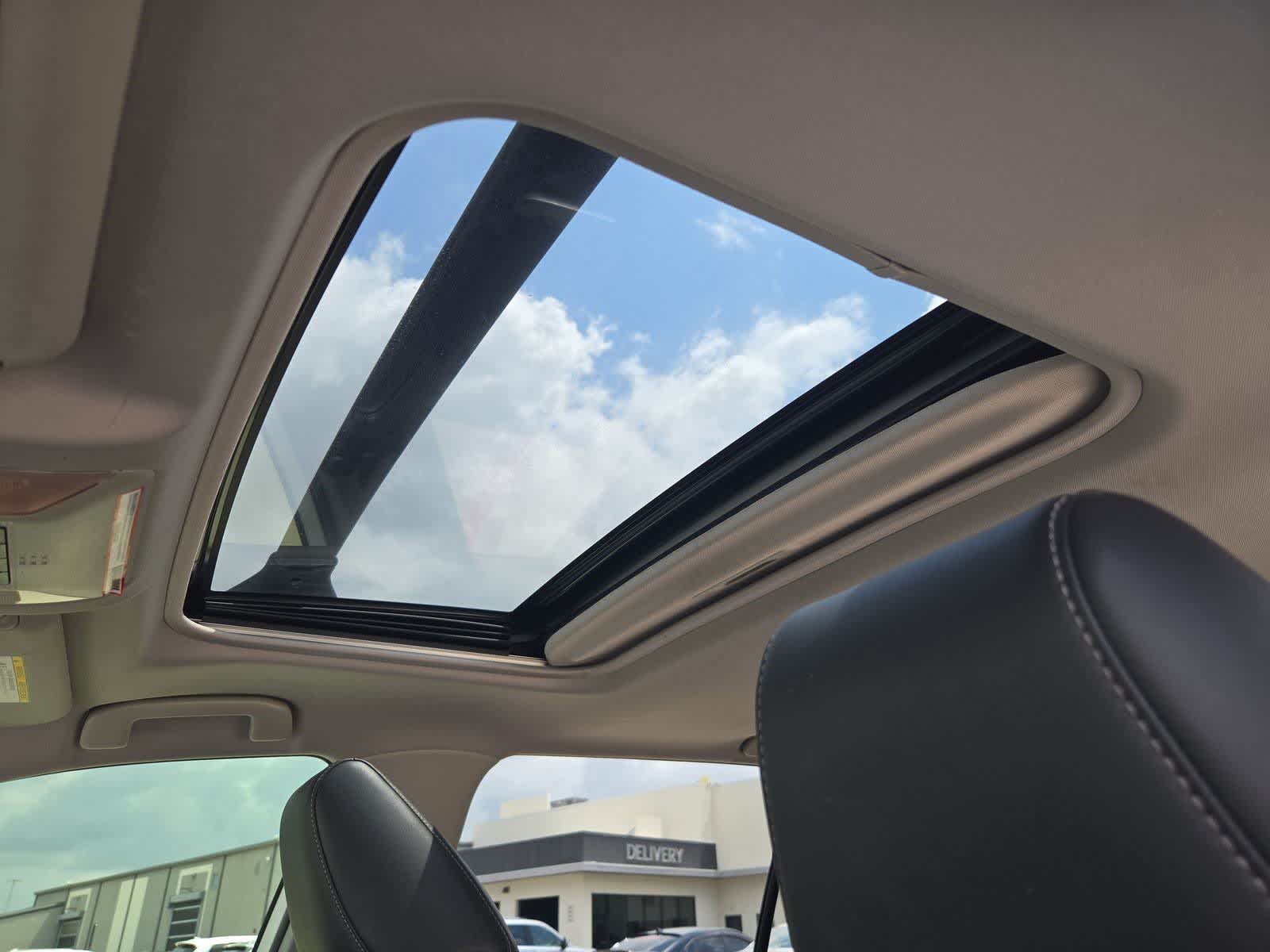 Thumbnail: 2019 Toyota RAV4 - 17